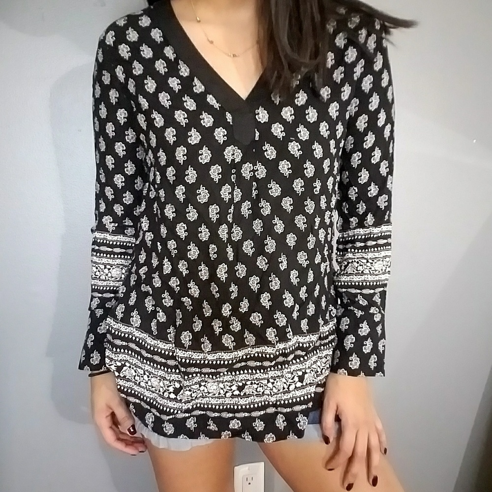 FREE TO BE ME FLORAL PRINT TOP - Picture 10 of 12